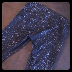 Lululemon black and grey crops